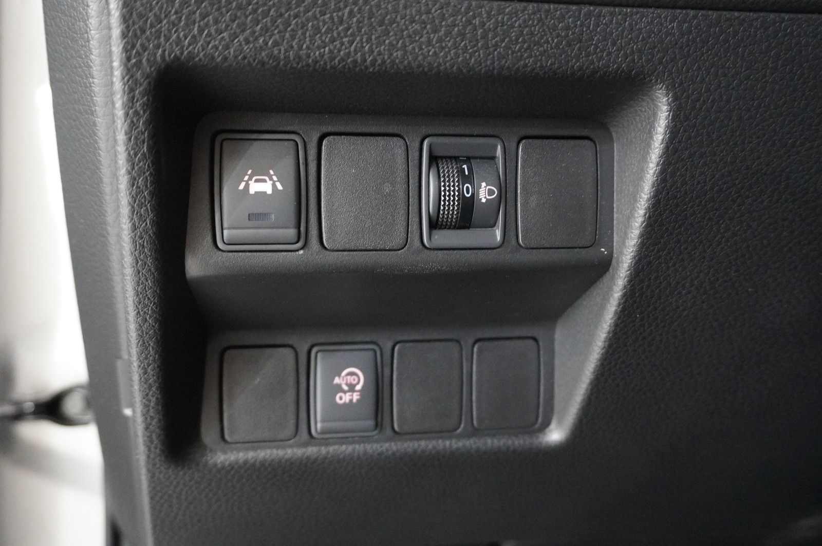 Fahrzeugabbildung Nissan Qashqai 1.5 DCI N-CONNECTA NAVI/LED/360°/PANO.