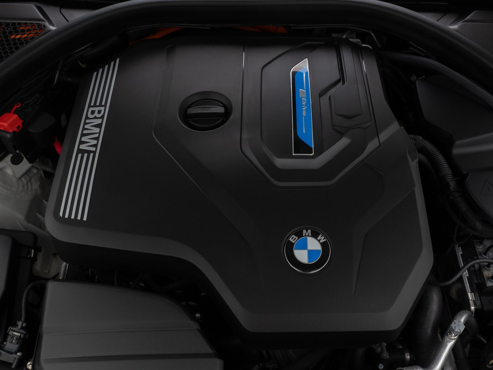 Fahrzeugabbildung BMW 330e GeschwindigReg PDC CockpitPlus DAB Sport