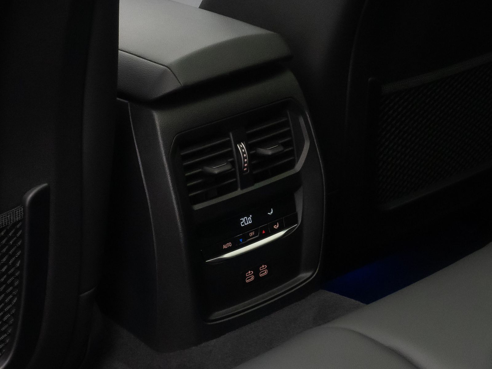 Fahrzeugabbildung BMW 320d xD M Sport Panorama Laser DAB AHK Alarm 19"