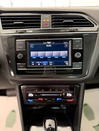 Volkswagen Tiguan - 10