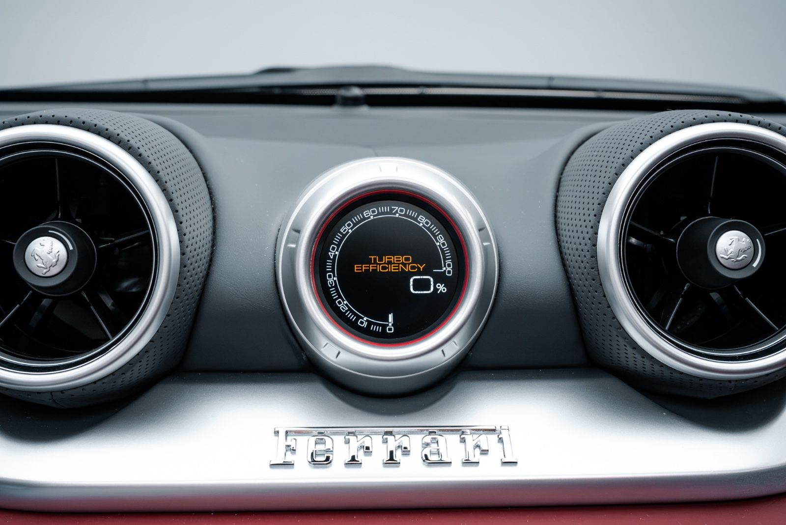 Fahrzeugabbildung Ferrari California T ATELIER/SPECIAL COLOUR/WENIG KM