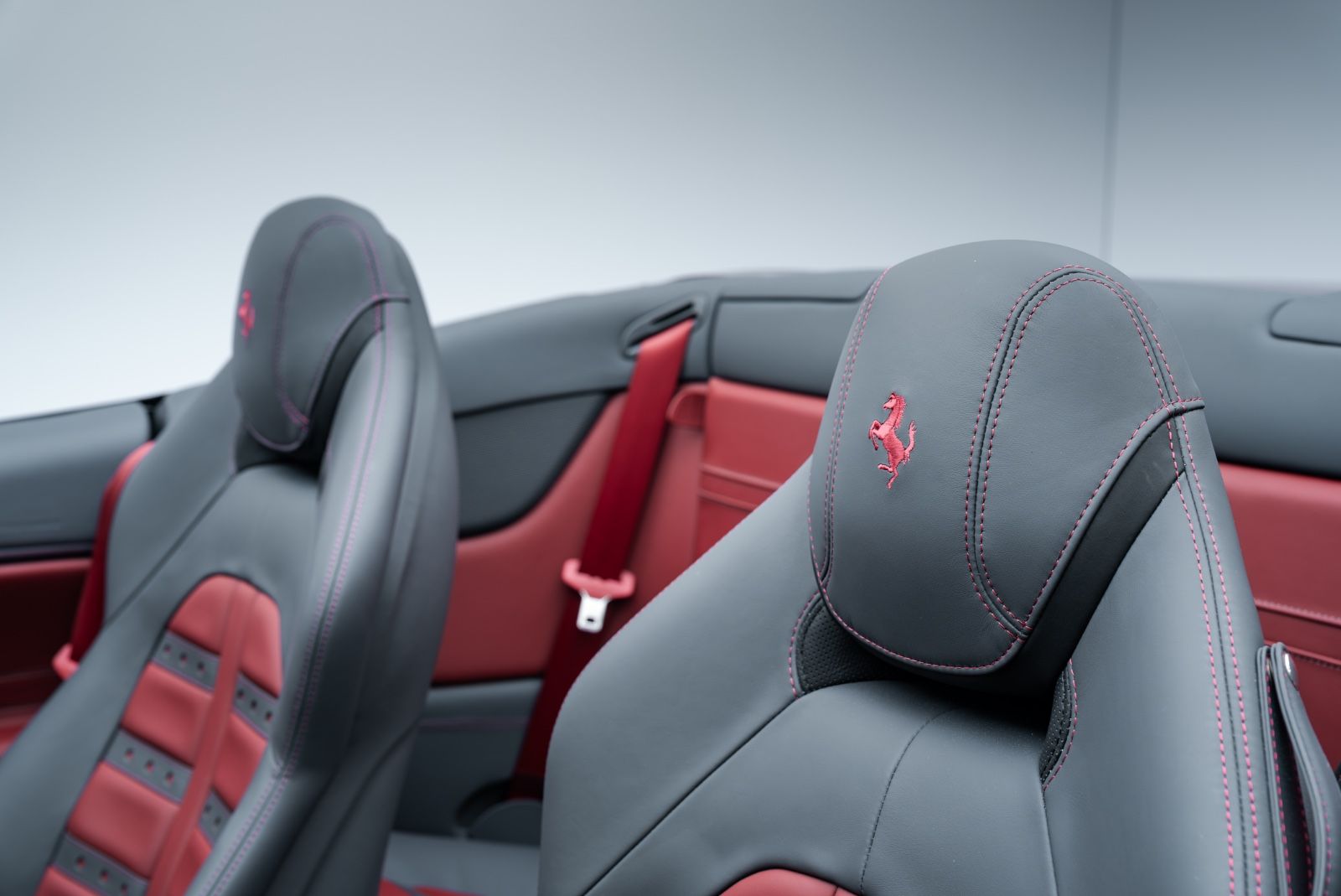 Fahrzeugabbildung Ferrari California T ATELIER/SPECIAL COLOUR/WENIG KM