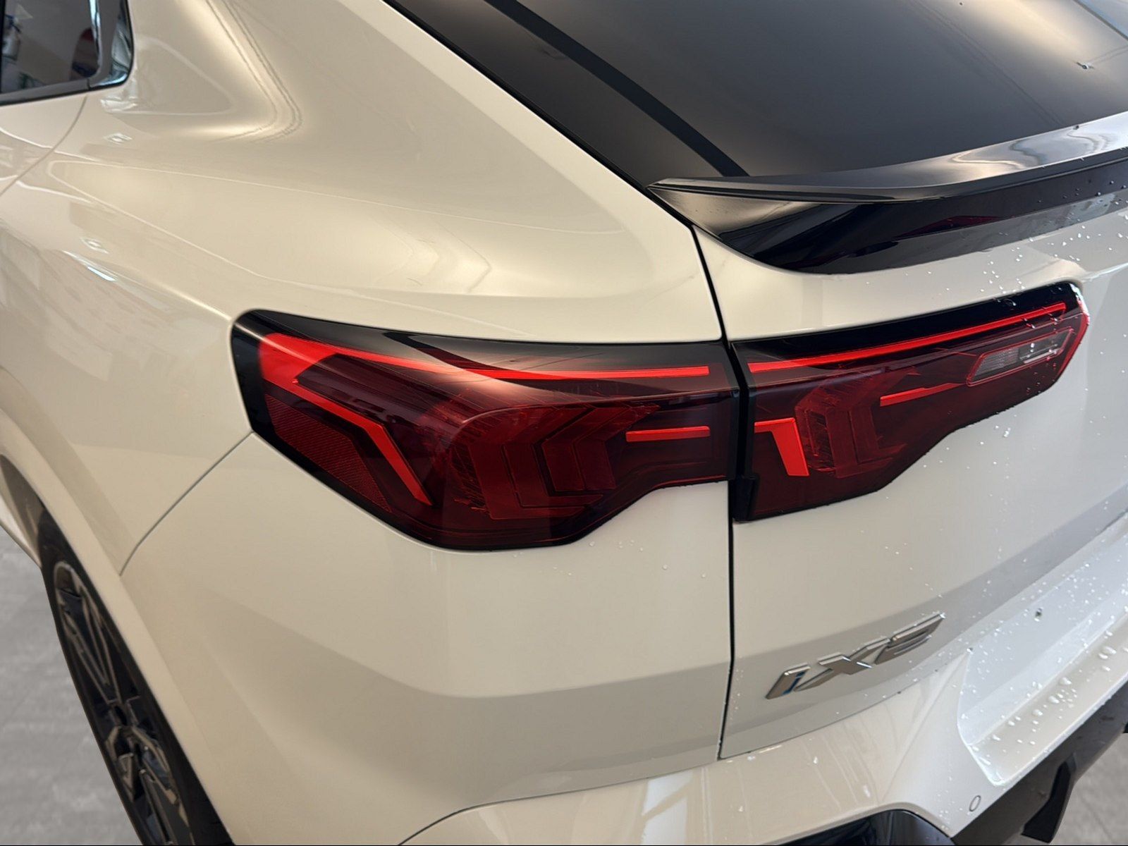 BMW iX2 - Bild 14
