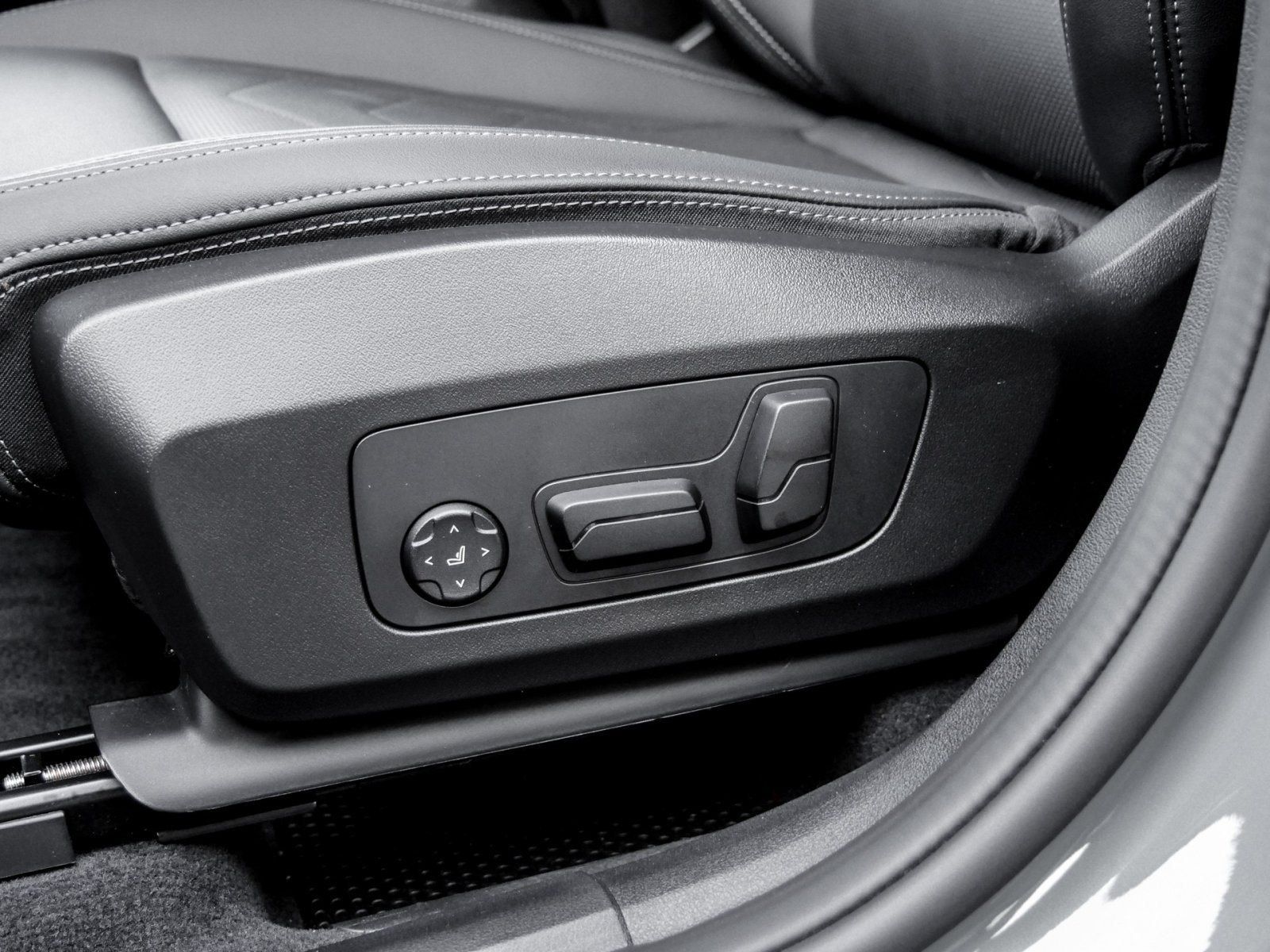 BMW X1 sDrive20d PANO H K ADAPT.LED DA PA foto 14