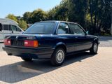 BMW 320 i E30 - BMW 320 mit Benzin-Antrieb: Coupé, E30 320i