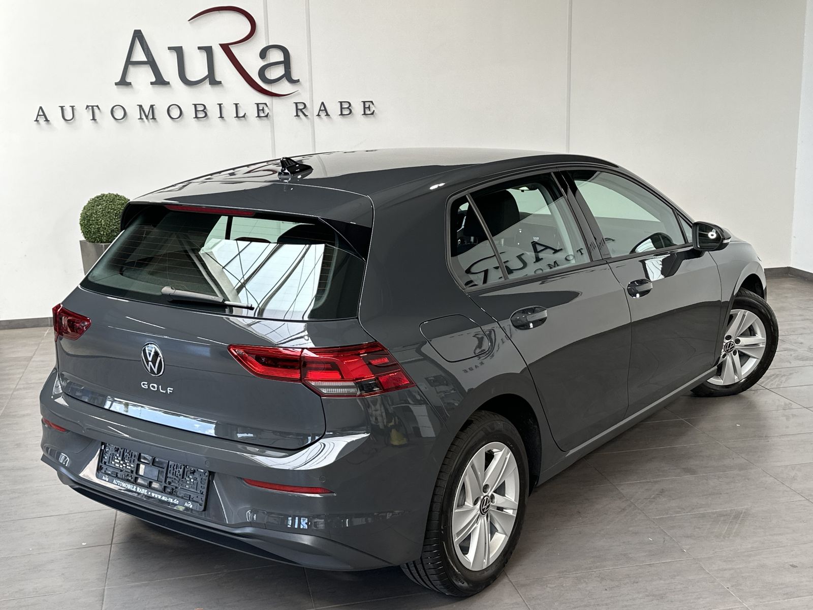 Fahrzeugabbildung Volkswagen Golf 1.5 TSI Life NAV+LED+ACC+CARPLAY+VCOCKPIT