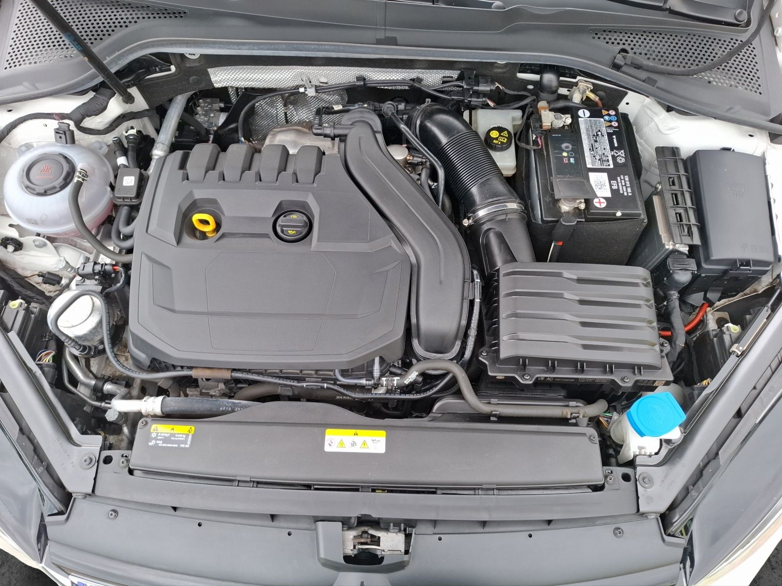 Fahrzeugabbildung Volkswagen Golf VII Variant TSI Comfortline Navi ACC RFK SH