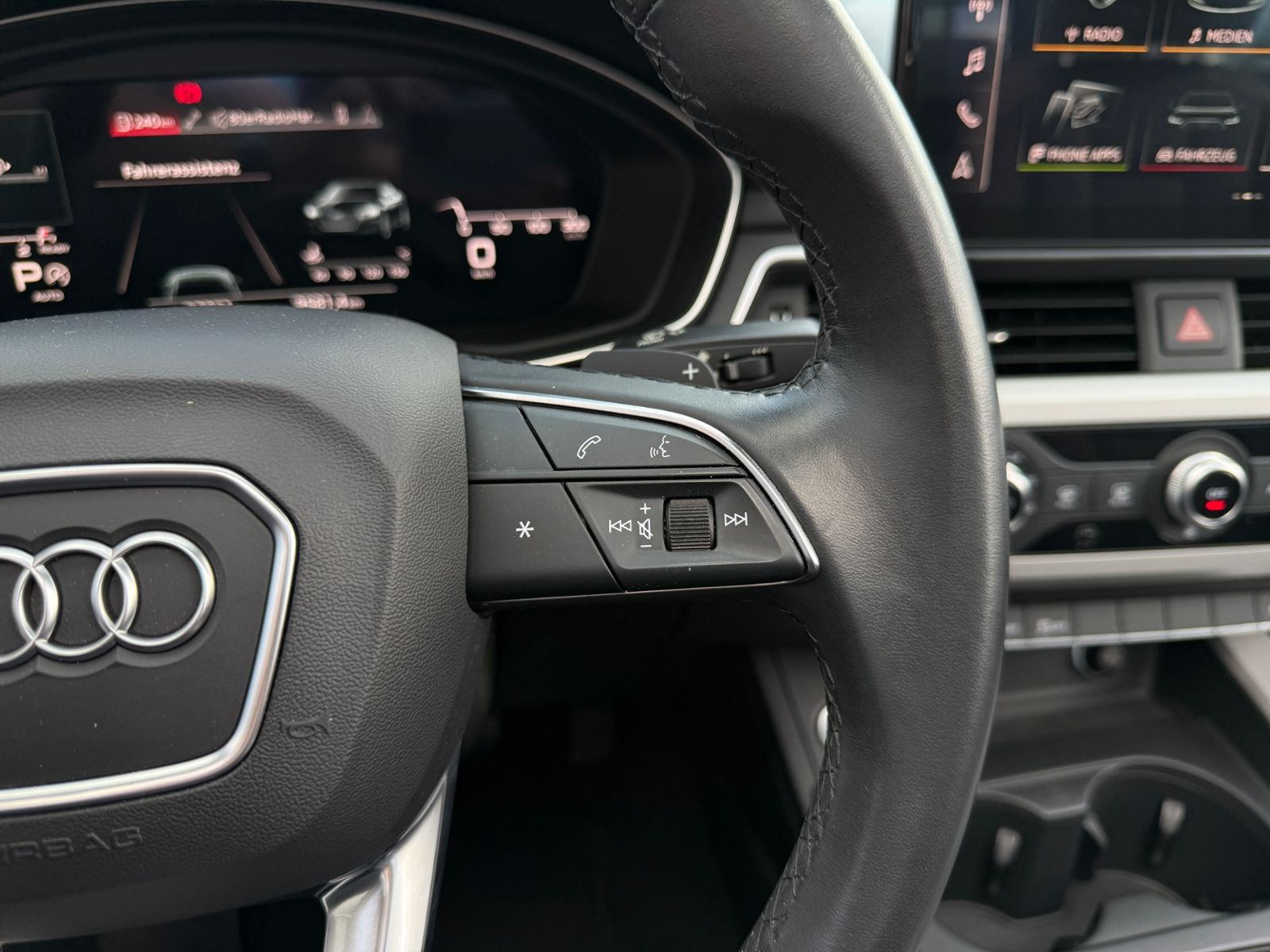 Fahrzeugabbildung Audi A5 Cabrio advanced 40 TFSI S tronic NAVI LEDER