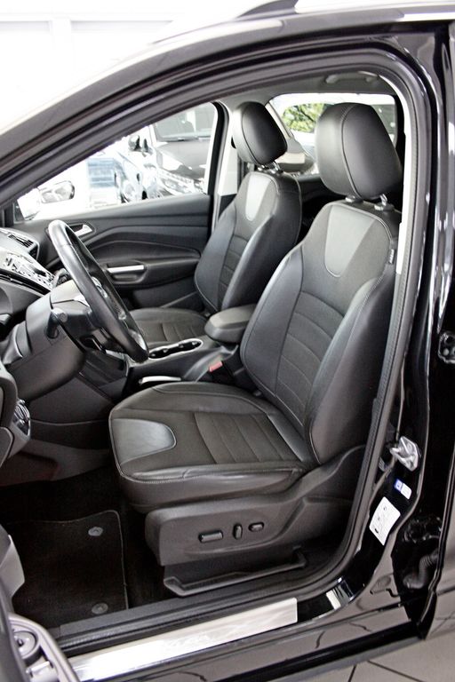 Ford Kuga 4x4  AHK BI XENON KAMERA NAVI 2.BESITZ