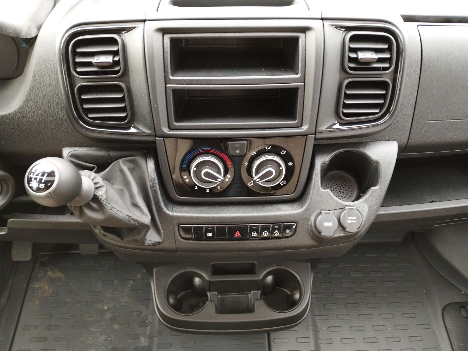 Fahrzeugabbildung Karmann Dexter DE 600 Concept Paket