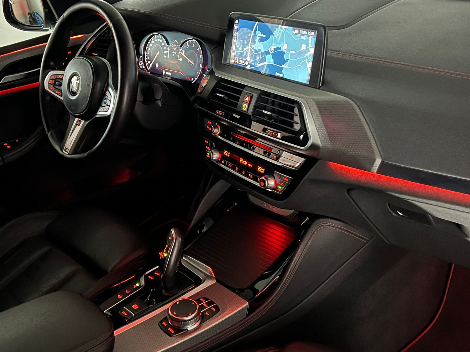 Fahrzeugabbildung BMW X4 xDrive 30 i M SPORT/AHK/ACC/LED/H&K/PANO/STHZ