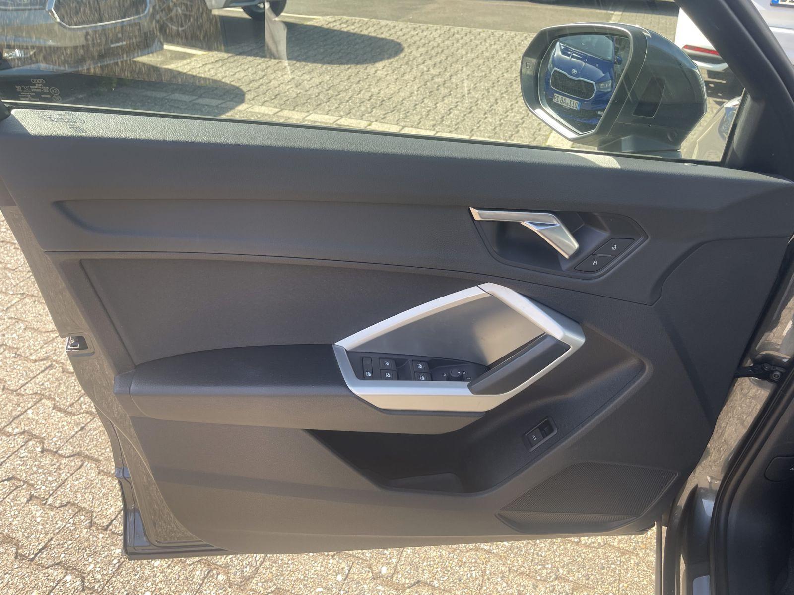 Audi Q3 SUV S line 35 TFSI 110KW DSG GRA LED AHK, миниатюра 8