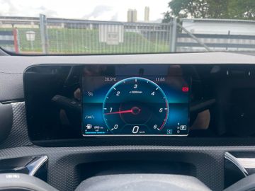 Mercedes CLA 200 Shooting Brake - 11