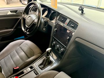 Volkswagen Golf - 8