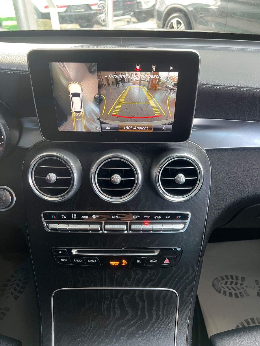 Fahrzeugabbildung Mercedes-Benz GLC 350 d 4Matic AMG LINE *PANORAMADACH*