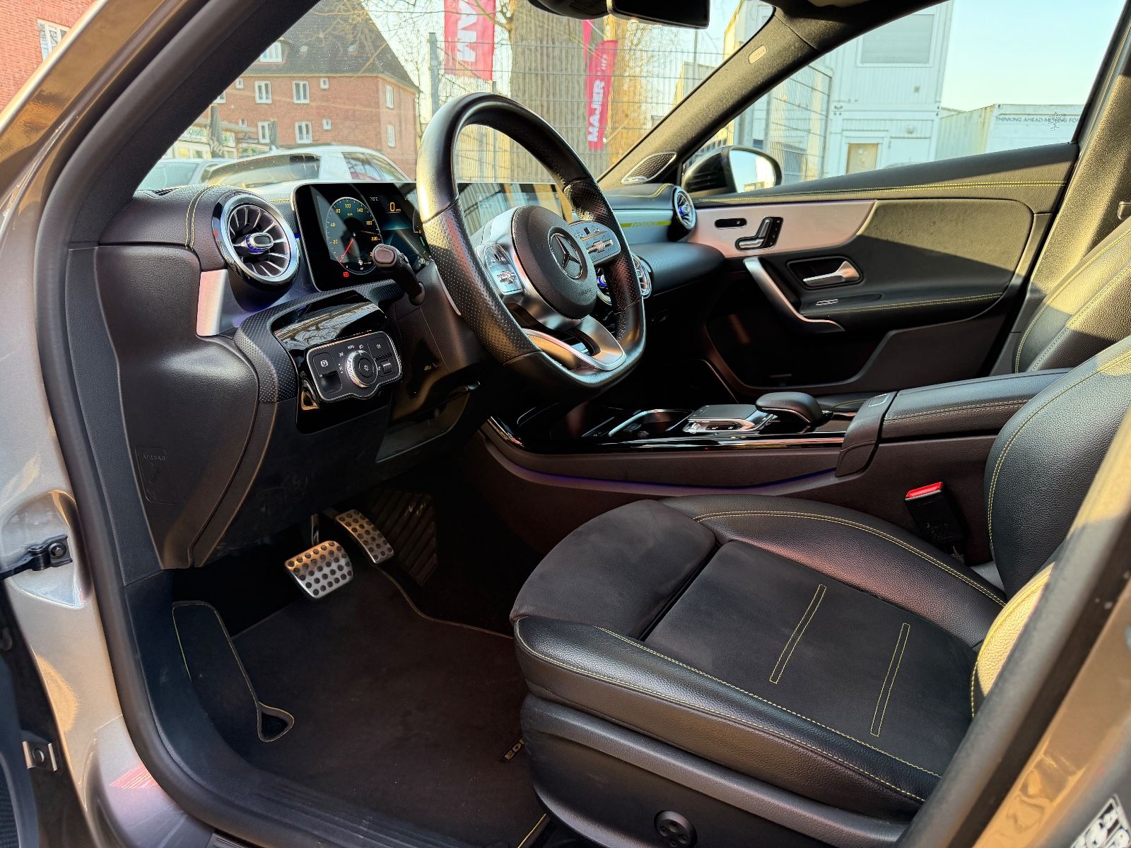 Fahrzeugabbildung Mercedes-Benz A 250 4Matic AMG Edition 1 JUNGESTERNE*PANO*MEMO