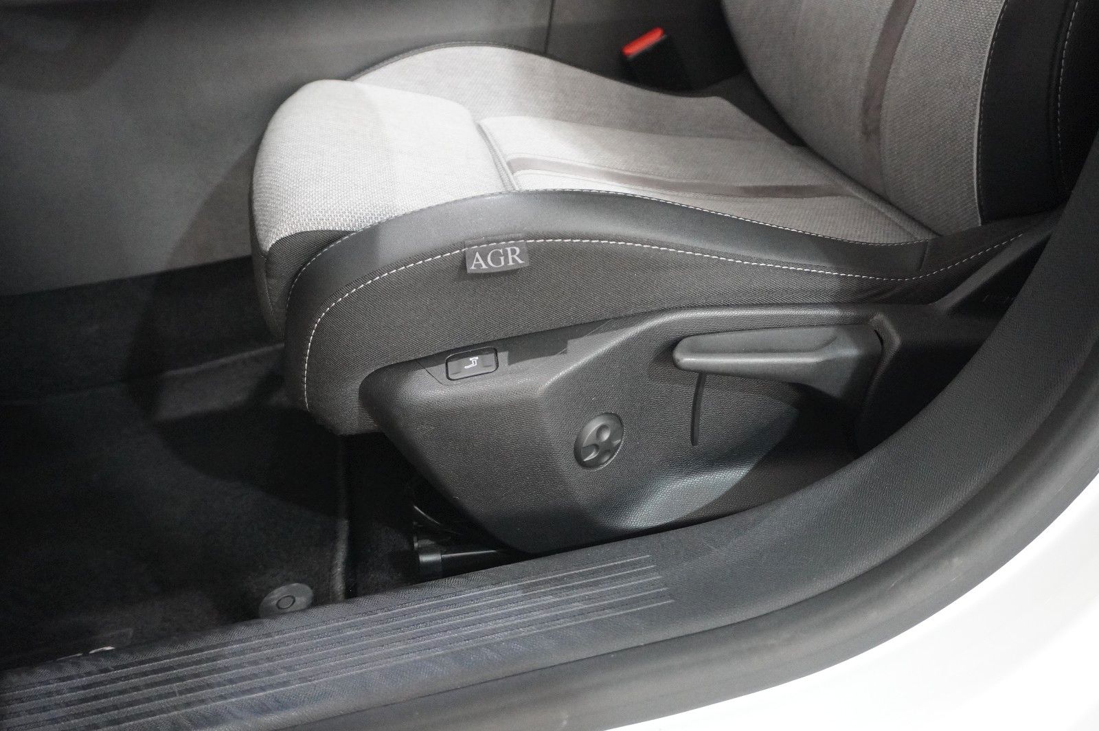 Fahrzeugabbildung Opel Astra L ST 1.5D ELEGANCE NAVI/LED/KAMERA/SPORT