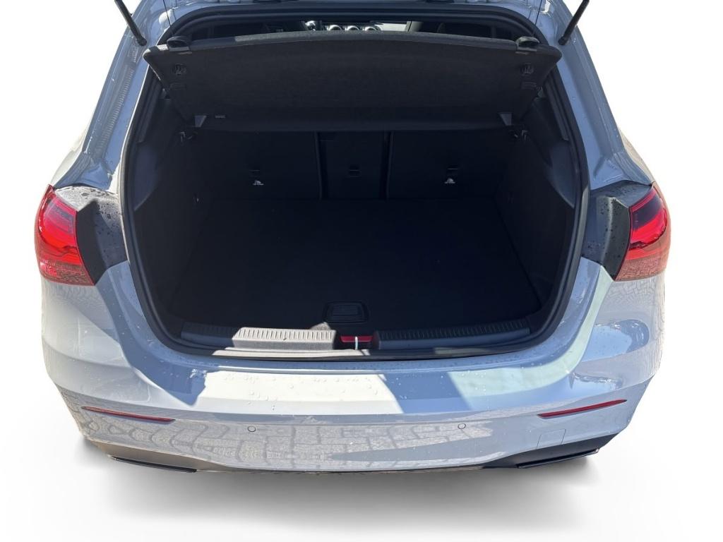 Mercedes-Benz A 250 e AMG PanoramaSD Multibeam Night Burmester