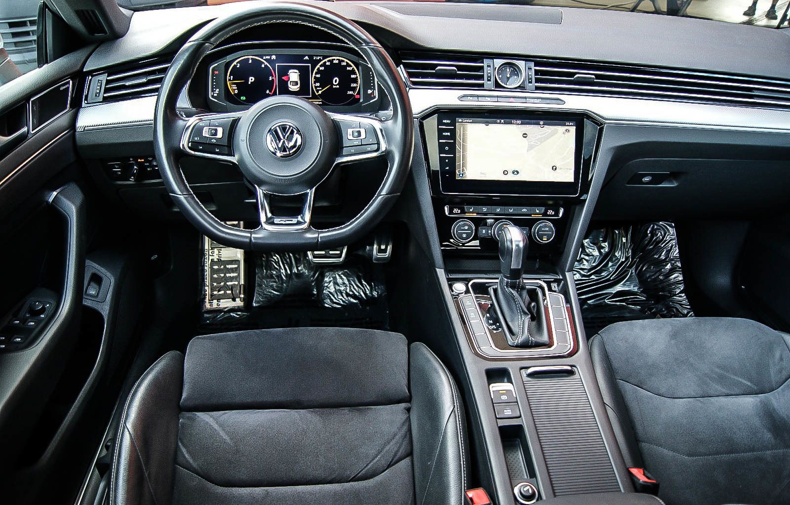 Fahrzeugabbildung Volkswagen Arteon R-Line 4Motion HEADUP PANORAMA STANDHEIZG