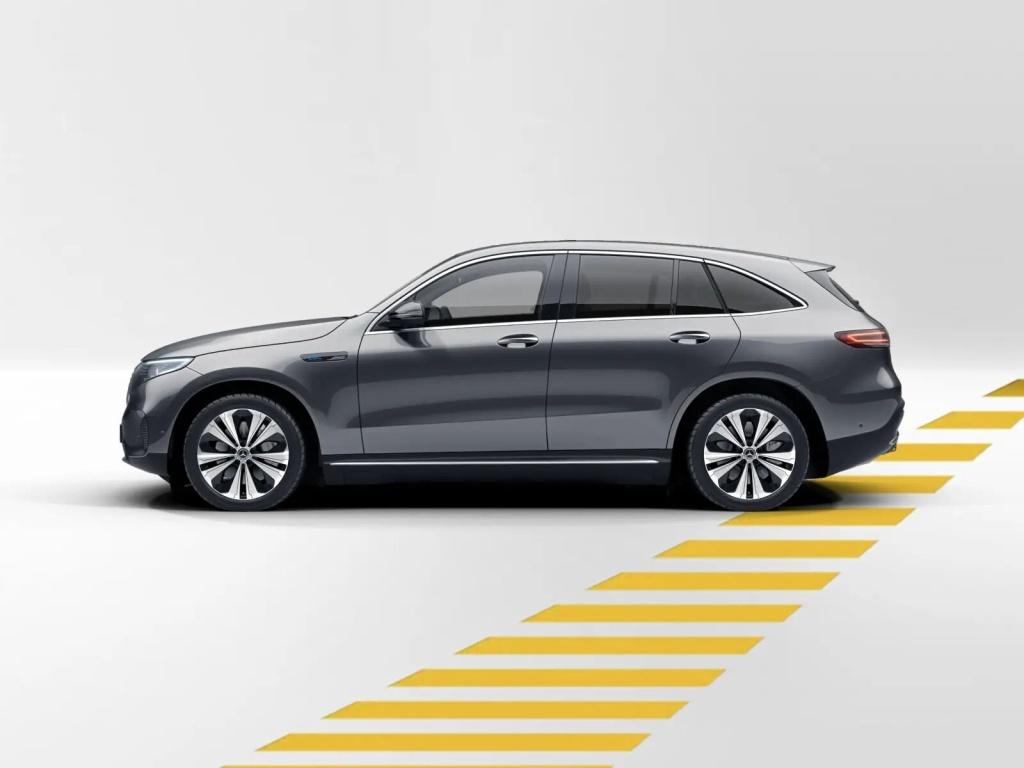 Mercedes-Benz EQC 400 4M AMG KAMERA AHK MULTIBEAM SHD