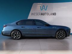 Fahrzeugabbildung BMW i7 xDrive M70 THEATRE EXECUTIVE LOUNGE B&W SKY