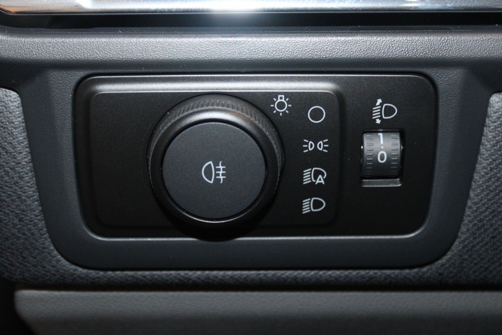 Fahrzeugabbildung Ford Tourneo Custom L1 Titanium 8-Sitze LED NAVI AHK