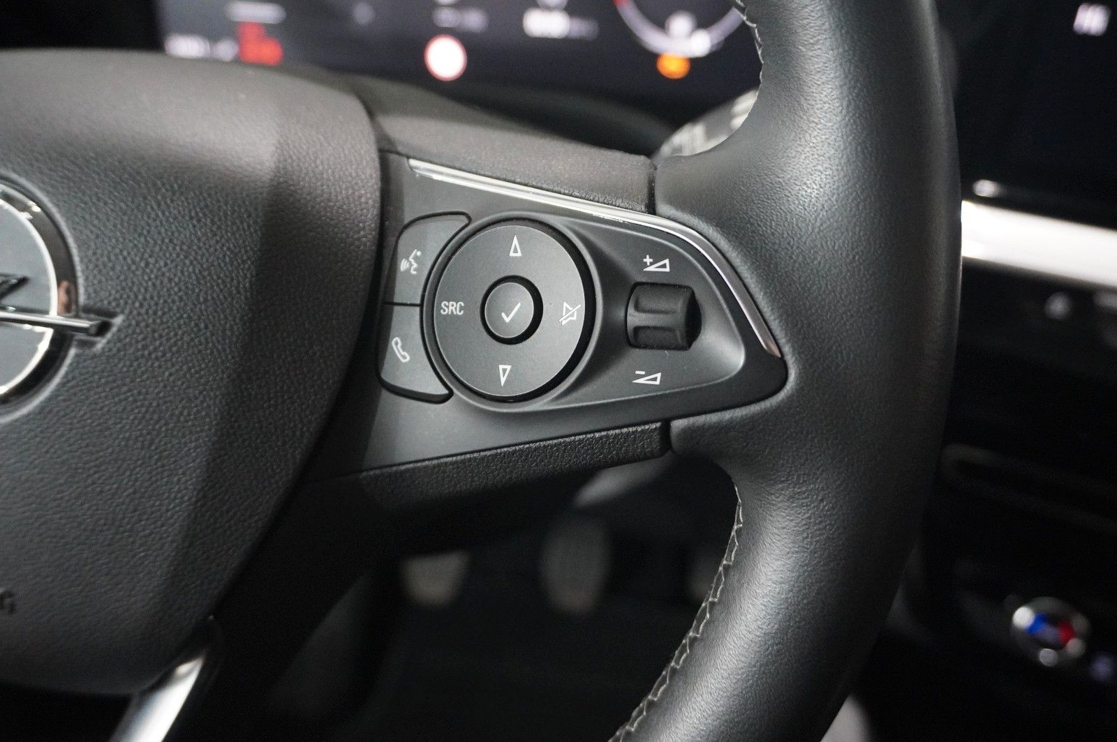 Fahrzeugabbildung Opel Mokka 1.2T ELEGANCE NAVI/LED/KAMERA/SPORT/DAB+