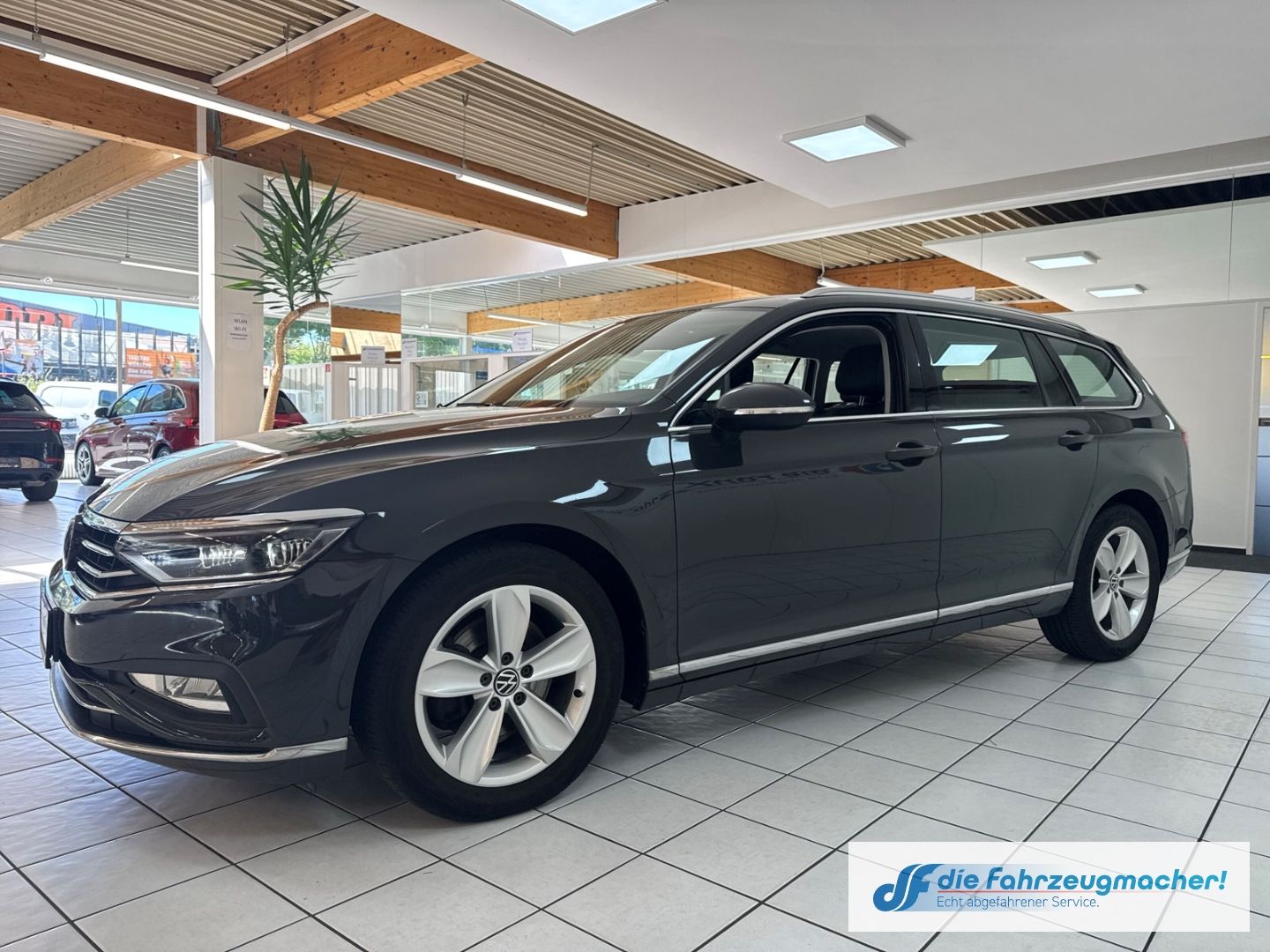 Fahrzeugabbildung Volkswagen Passat Variant Elegance 1.5 TSI BMT Start-Stopp