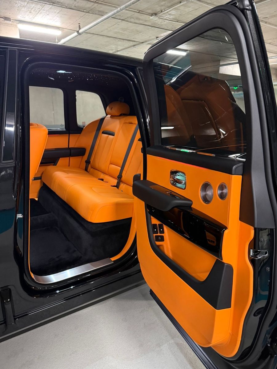 Fahrzeugabbildung Rolls-Royce Cullinan BLACK BADGE OPTIK/THEATER/BESPOKE AUDIO