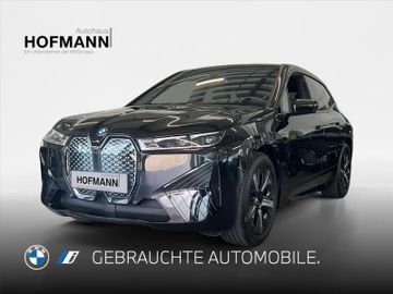 BMW iX xDrive40 Sportpaket NEU bei BMW Hofmann