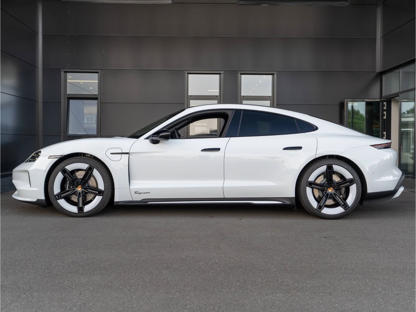 Porsche Taycan Black Edition SportDesign InnoDrive imagem 2