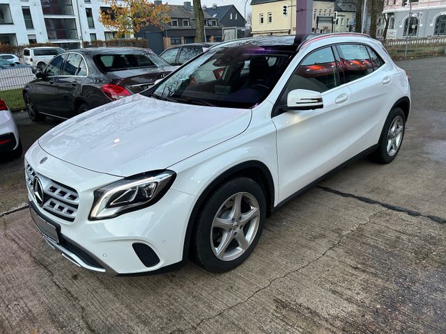 Fahrzeugabbildung Mercedes-Benz GLA 220 d Automatik+Panorama+Kamera+Navi+SHZ+BT+