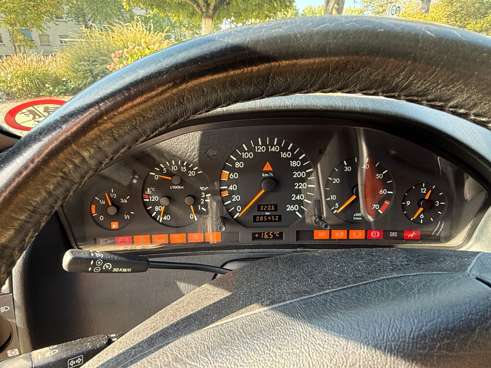 Fahrzeugabbildung Mercedes-Benz SL 280