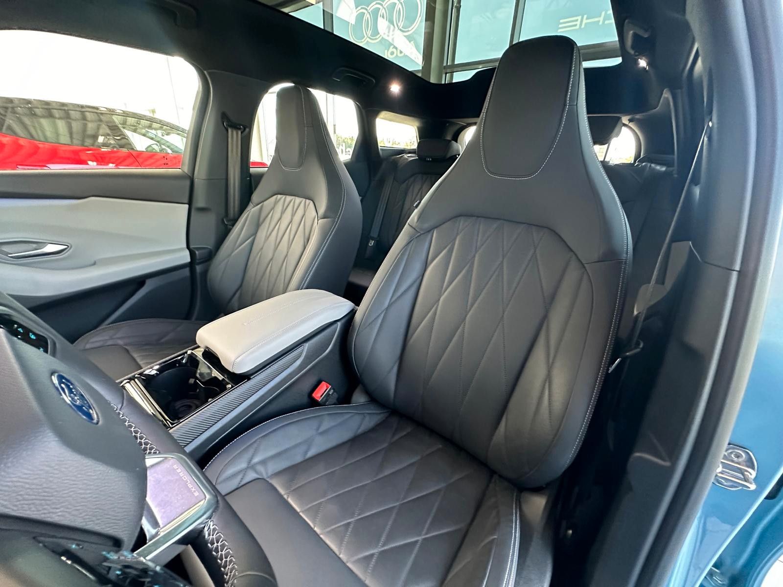 Fahrzeugabbildung Ford Explorer Premium RWD range extender