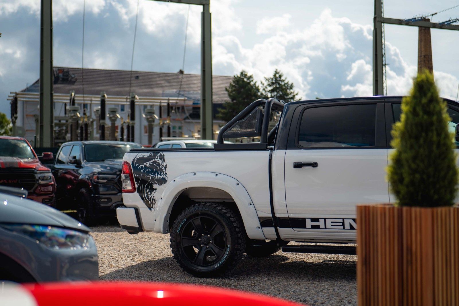 Fahrzeugabbildung Dodge RAM 5.7 V8 HEMI OFFROAD Night Limited 19% LED