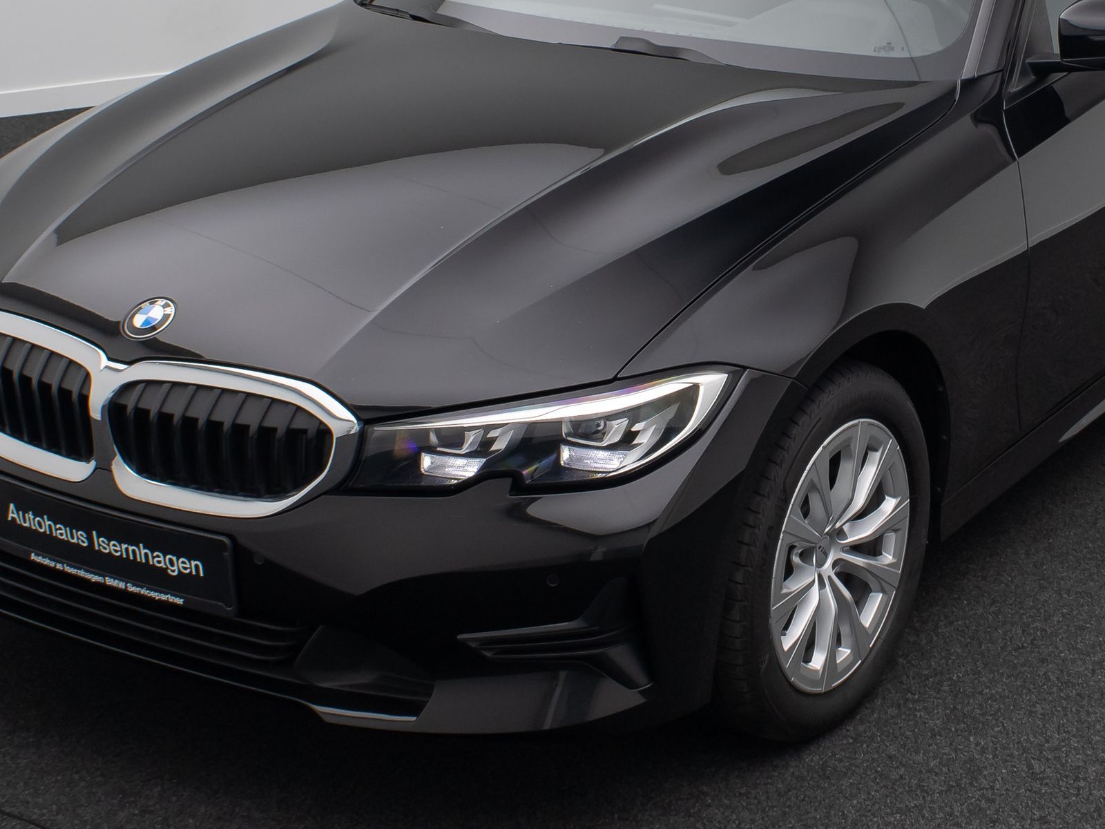 Fahrzeugabbildung BMW 320d DAB CockPitPro PDC DrivingAssist Alarm LED