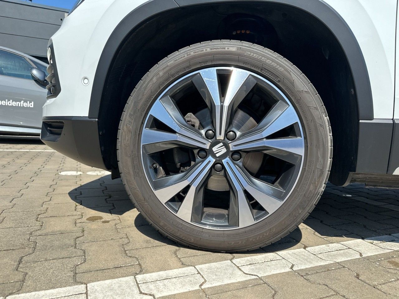 Fahrzeugabbildung SEAT Ateca Xperience 1.5 TSI ACT 150 PS DSG*AHK* - mit KI generiert/bearbeitet