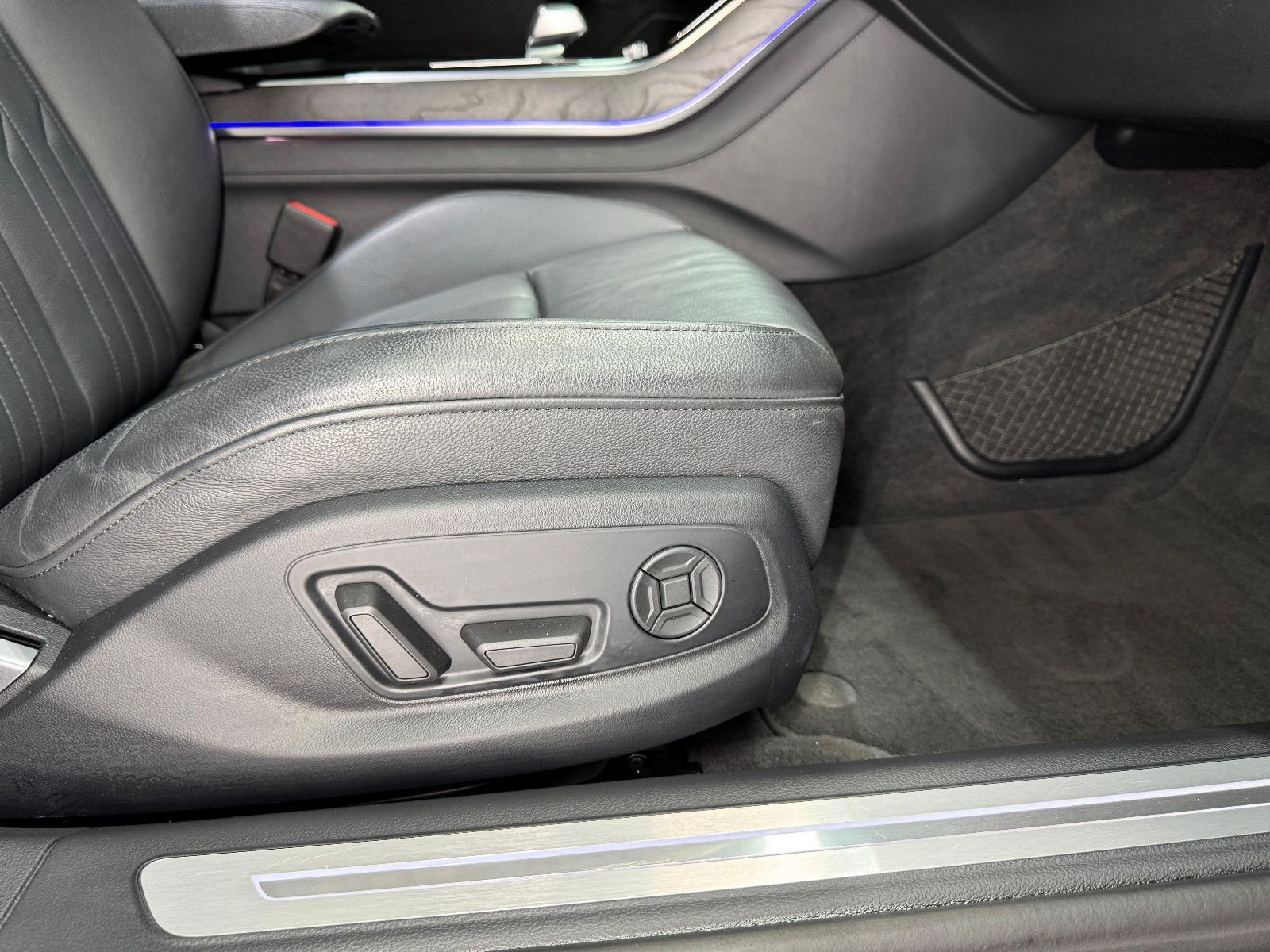 Fahrzeugabbildung Audi A8 50 TDI quattro|B&O|HUD|PANO|MATRIX