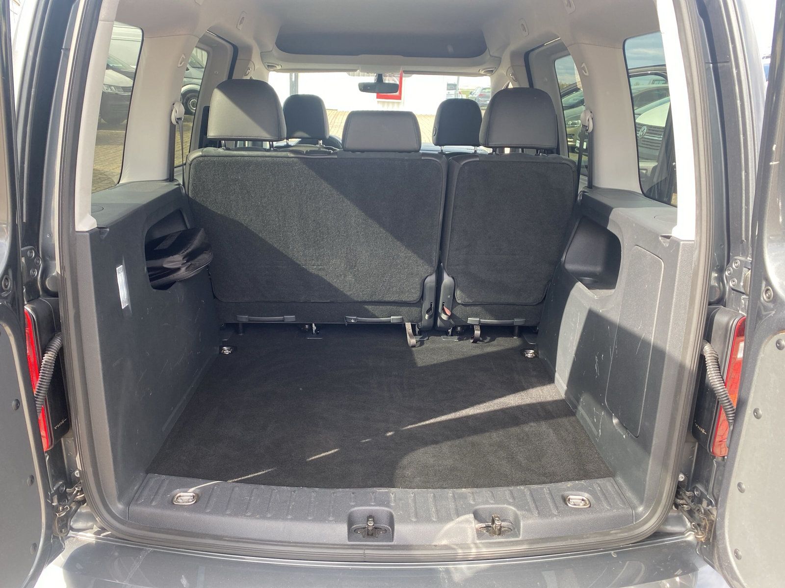 Fahrzeugabbildung Volkswagen Caddy 2.0 TDI Highline XENON NAVI STANDHZG