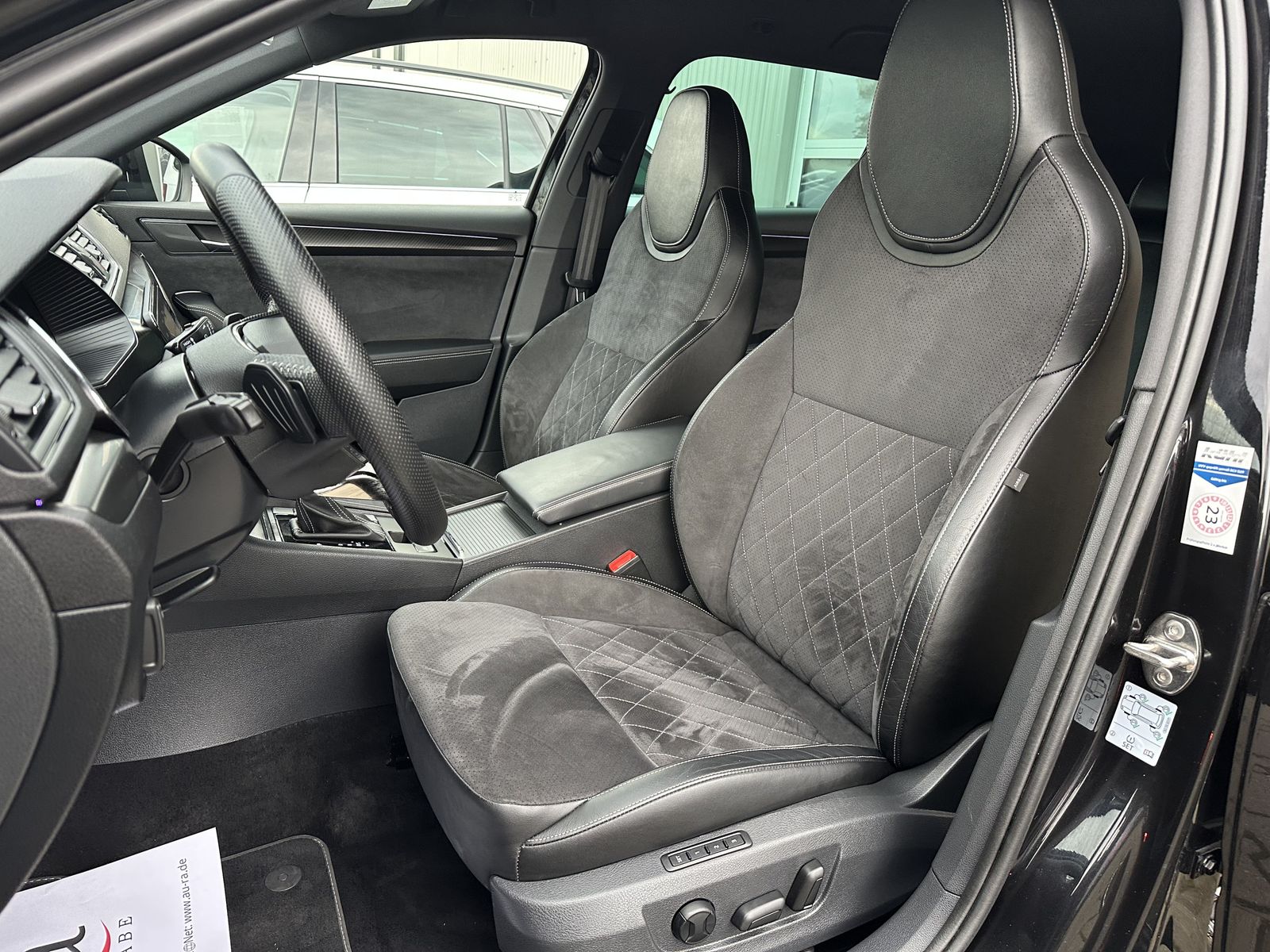 Fahrzeugabbildung SKODA Superb Combi 2.0 TDI DSG Sportline NAV+LED+VCOCK