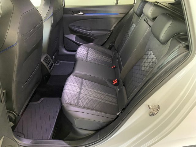 Golf Variant R-Line 1.5 eTSI DSG AHK+MATRIX+NAVI