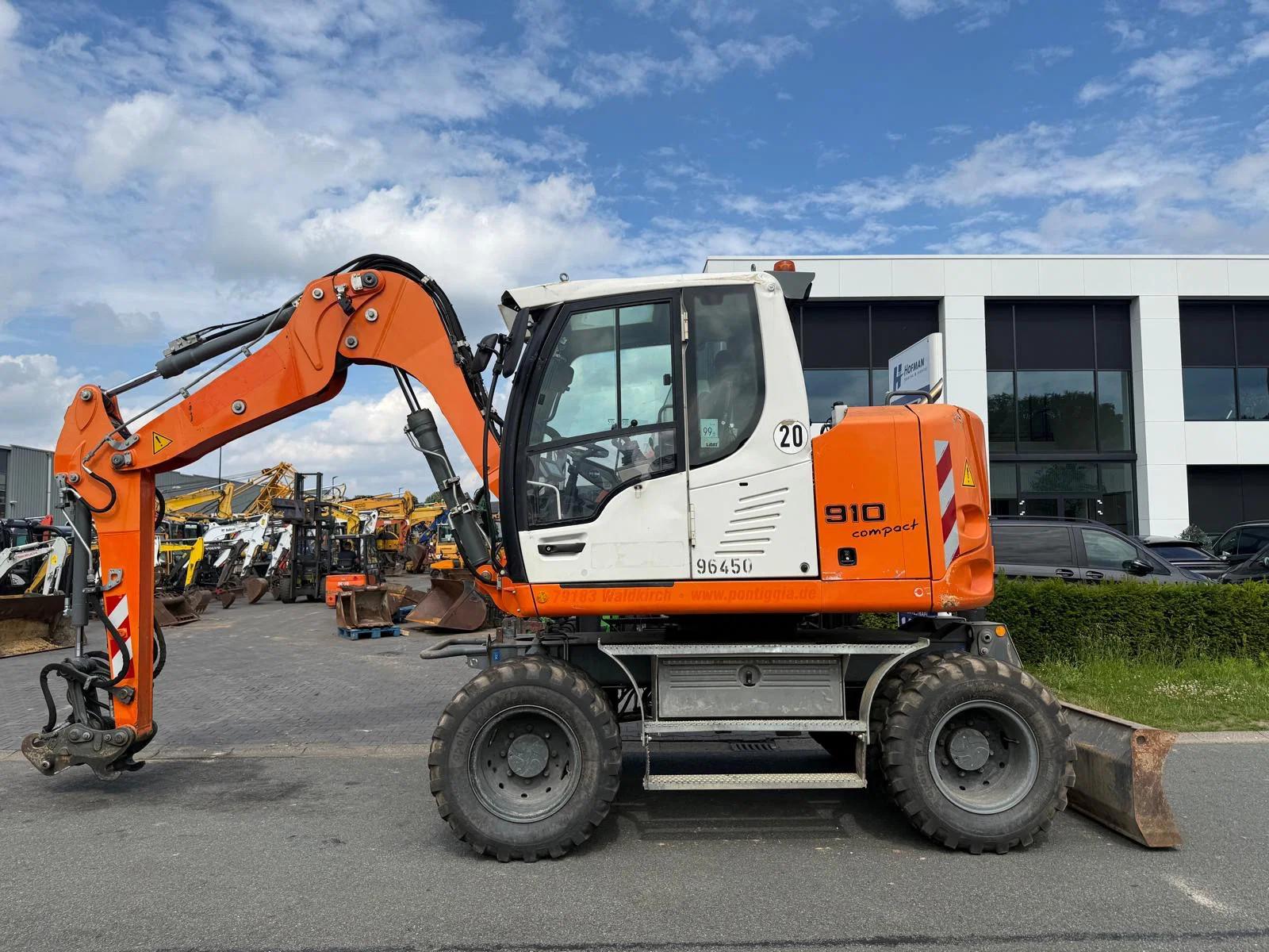 Liebherr A910 Compact | A/C