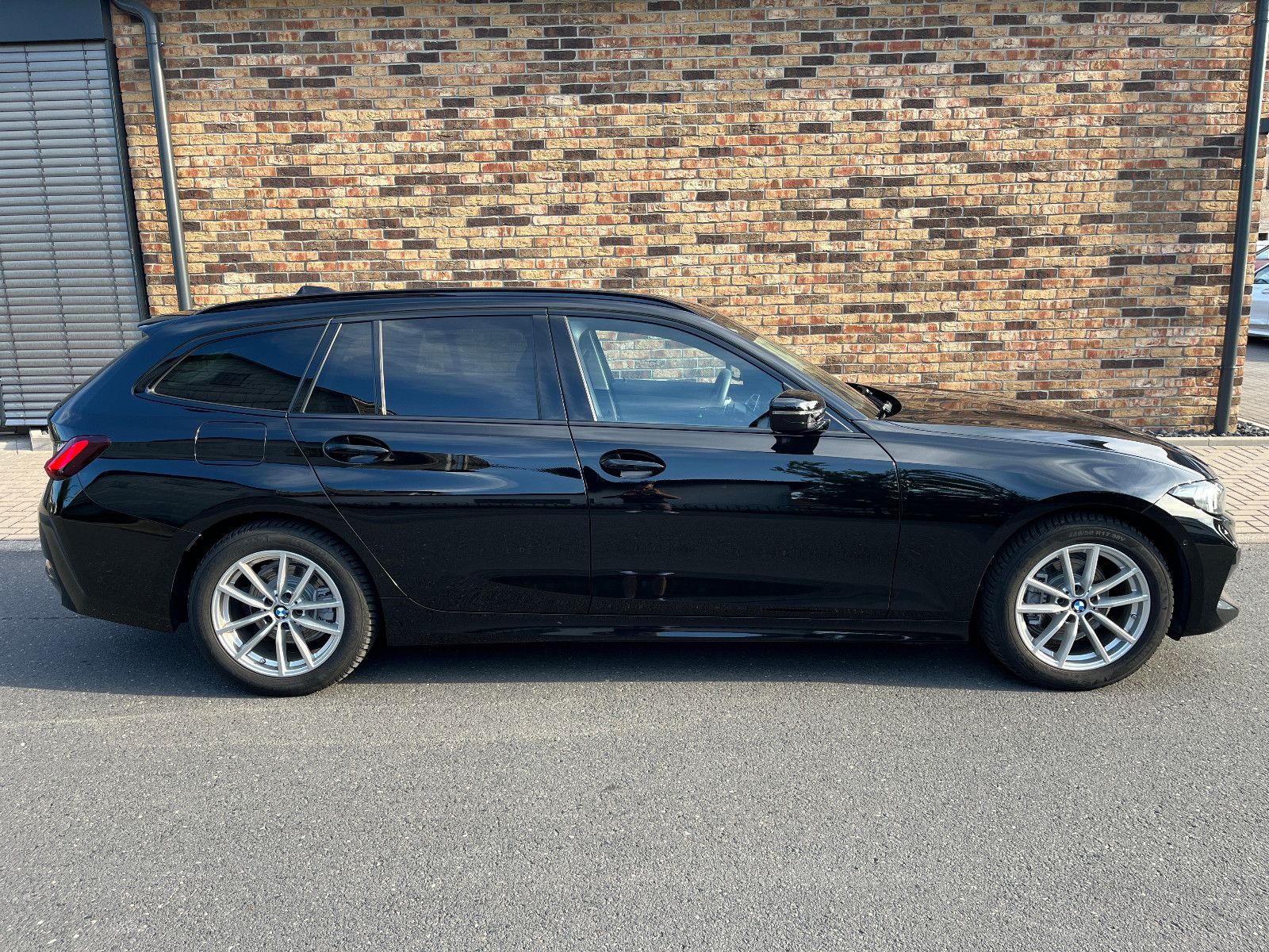 BMW 318i Tour LED Navi HiFi Sportlenkrad Shz Shadow foto 7