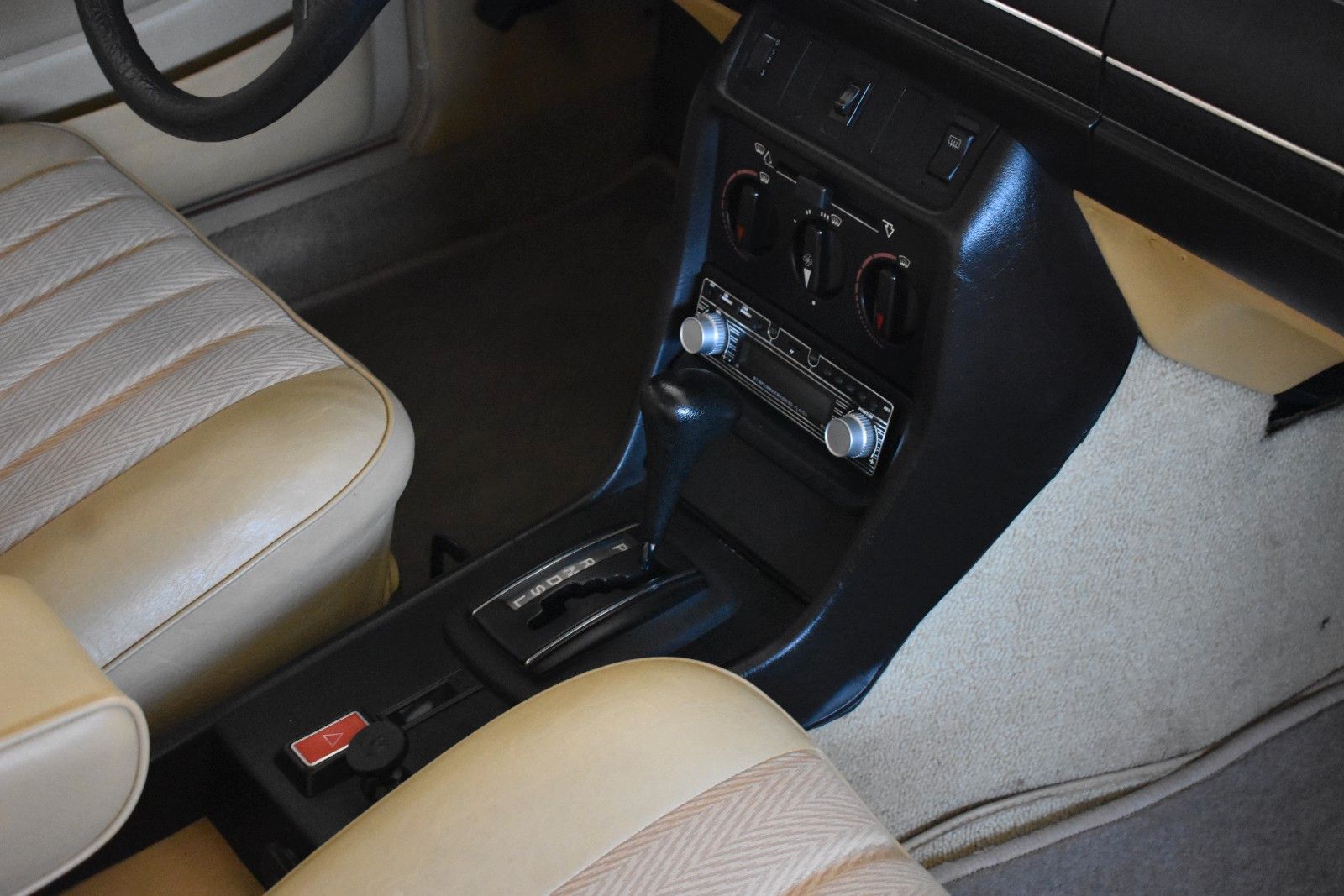 Fahrzeugabbildung Mercedes-Benz E 250 6 Zylinder Benziner Zustand Top BRD H-Zula