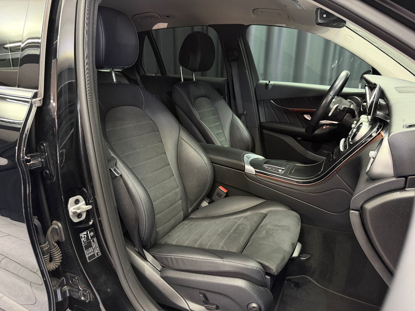 Fahrzeugabbildung Mercedes-Benz GLC 200 4Matic|AUTOMATIK|AMG-LINE|DIGI-TACHO|AHK