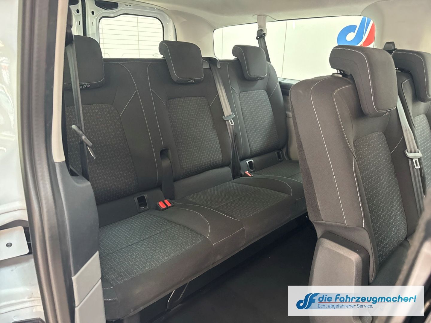 Fahrzeugabbildung Ford Transit Custom Kombi 320 L2 FWD Trend Navi LED K