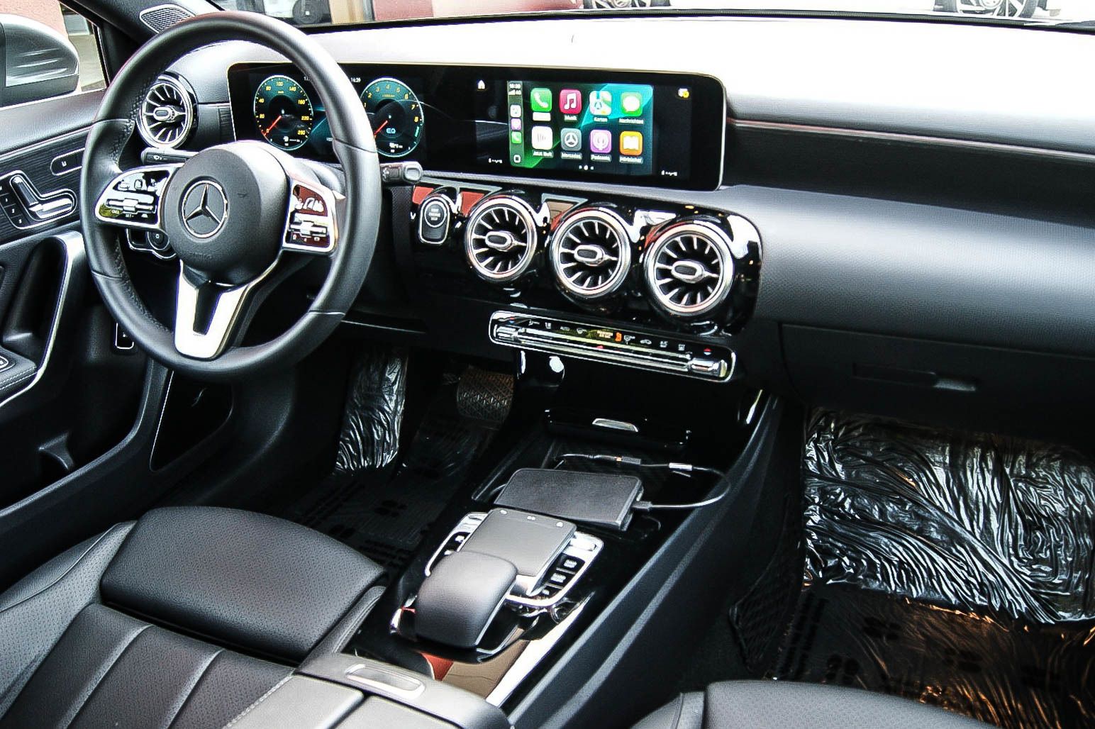 Fahrzeugabbildung Mercedes-Benz A 250e Lim Edition 19 BURMESTER GARAGENTORÖFFNER