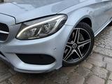 Mercedes-Benz C 400 4M AMG NIGHT PANO TOTW LED KAM - silberne Mercedes-Benz C 400