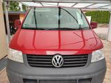 Volkswagen T5 Caravelle - rote Volkswagen T5 Caravelle