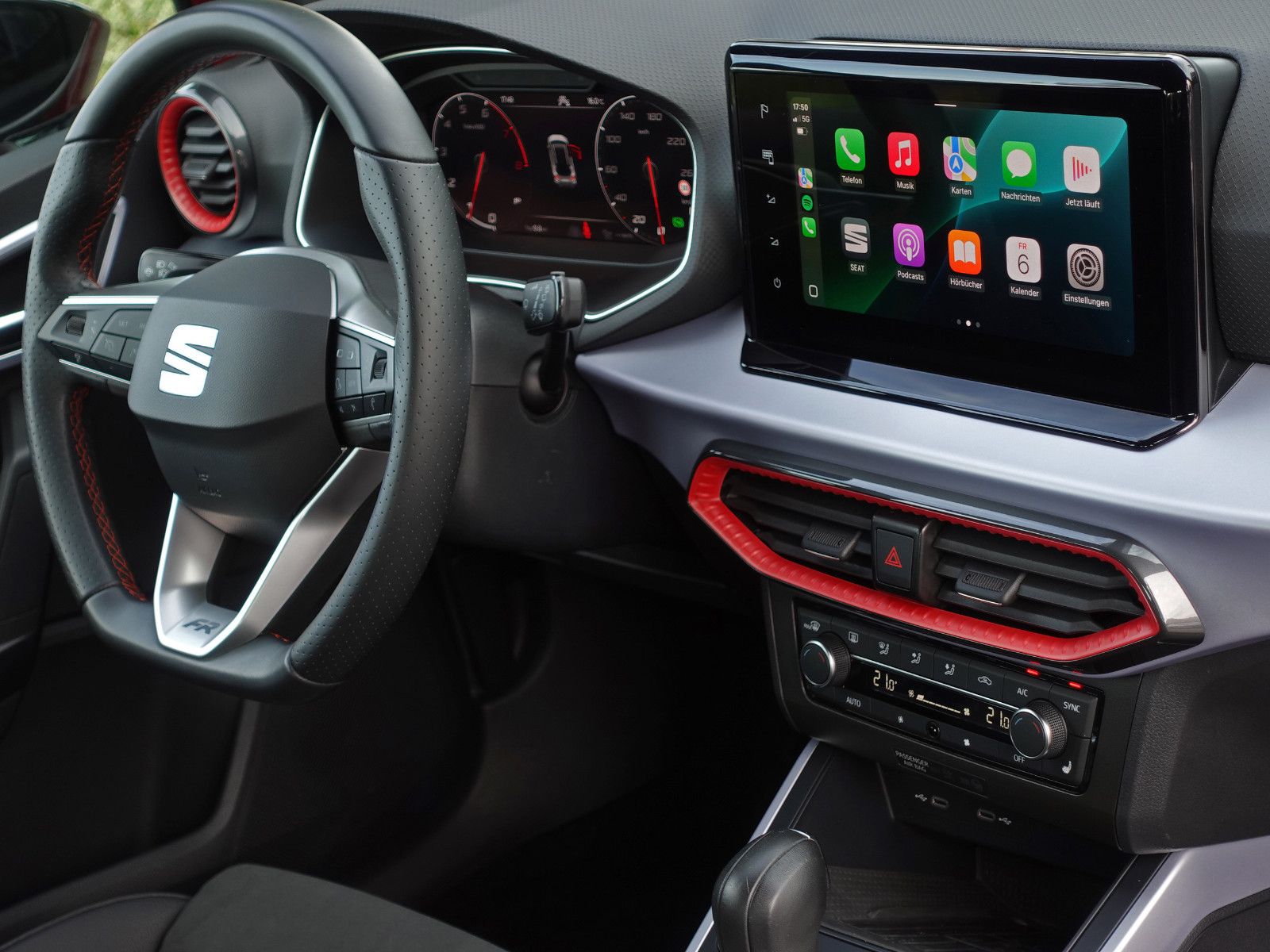 Fahrzeugabbildung SEAT Arona 1.5 TSI DSG FR Full Link ACC RFK DINAMICA